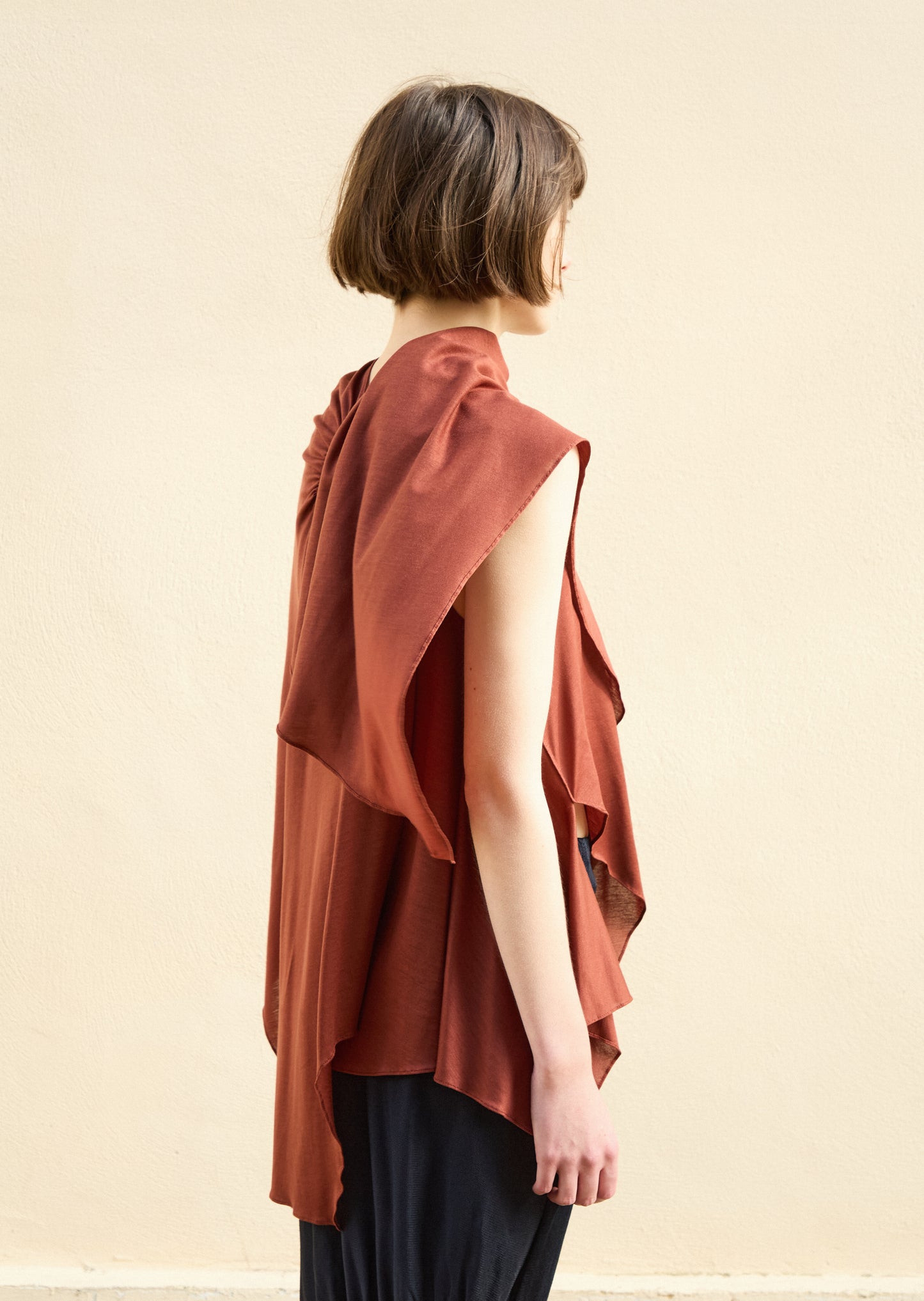 Viscose back shirring scarf layered top