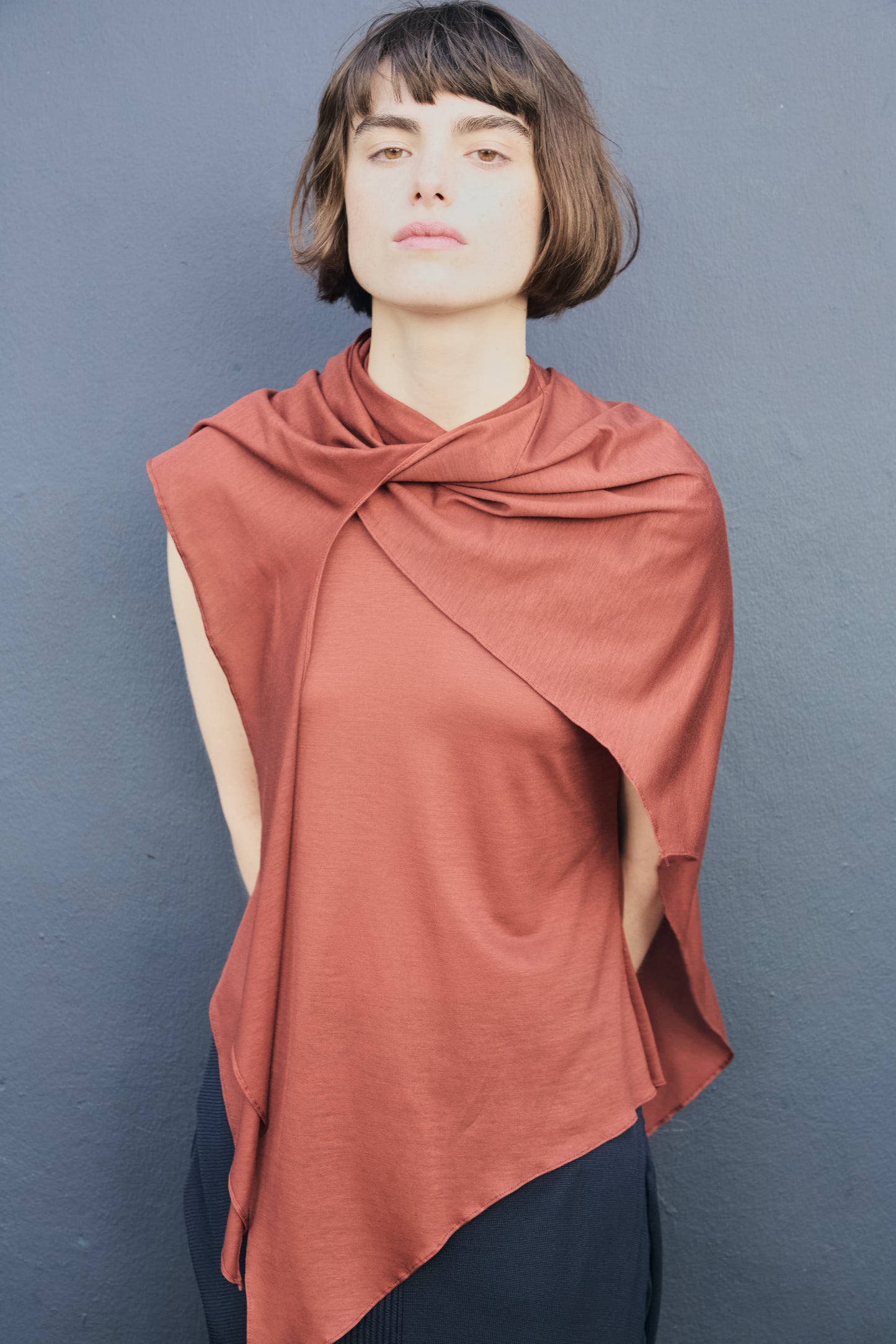 Viscose back shirring scarf layered top