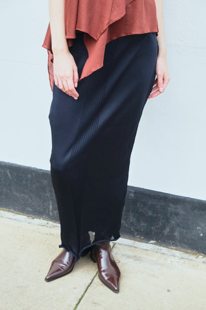 Diagonal rib soft glossy viscose knit skirt